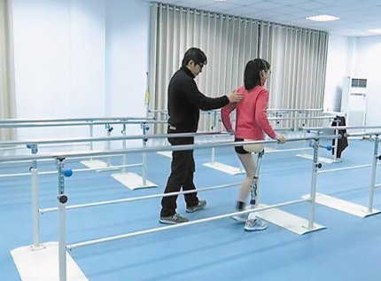 假肢安裝后多長時間恢復正常行走河南生產假肢廠家(圖1) 假肢安裝后多長時間恢復正常行走河南生產假肢廠家(圖1)